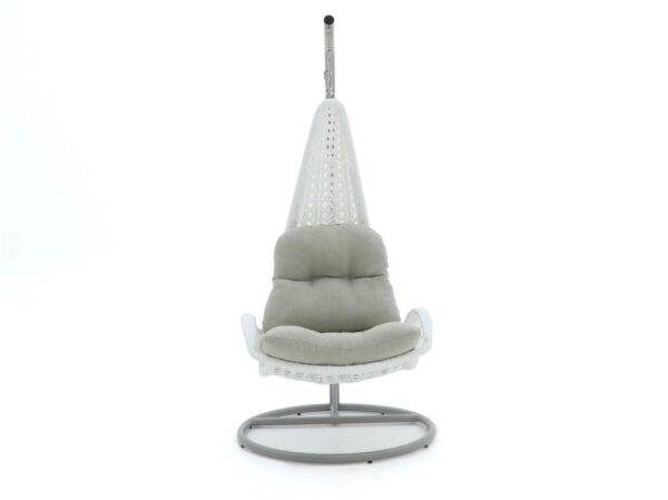 Wit hangstoelen