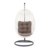 Wit hangstoelen