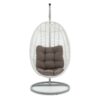 Wit hangstoelen