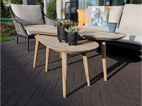 Bruin houten tuintafels
