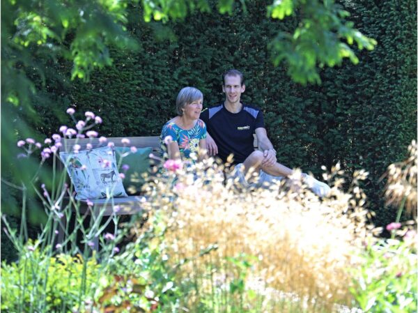 Bruin houten tuinbanken