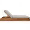 Bruin houten ligbedden