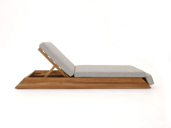 Bruin houten ligbedden