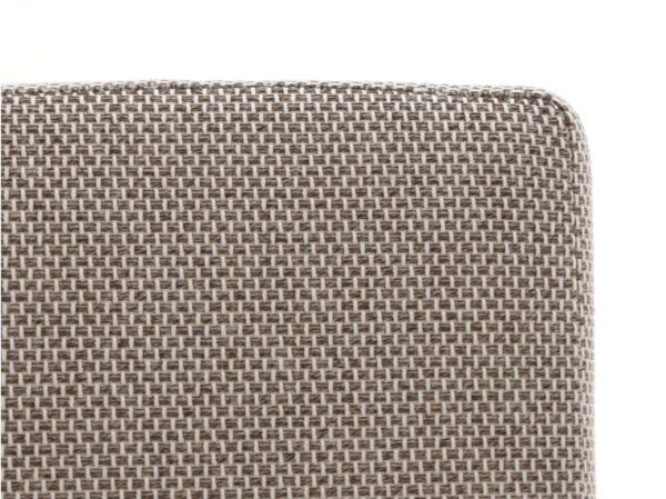 Bruin houten ligbedden
